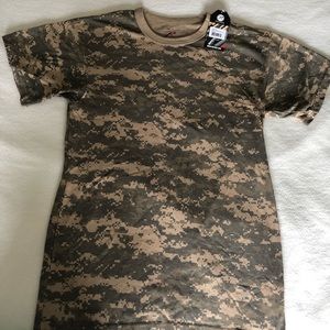 NWT. Rothco military print shirt. Size medium.
